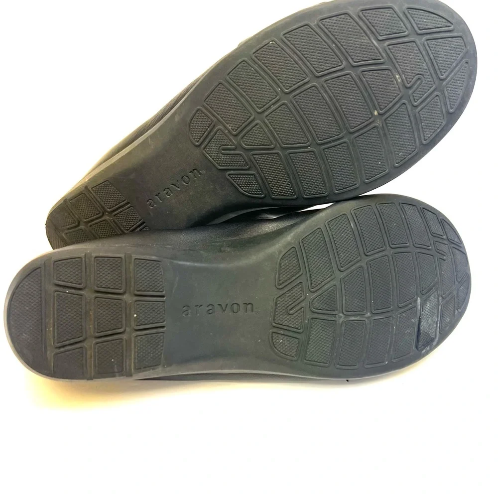 Aravon- Black, Size:11, Black Flats- Pre-Owned‎ good condition, Leather upper